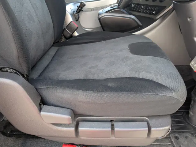 UD クオン 2PG-CG5CA(8x4)の写真32