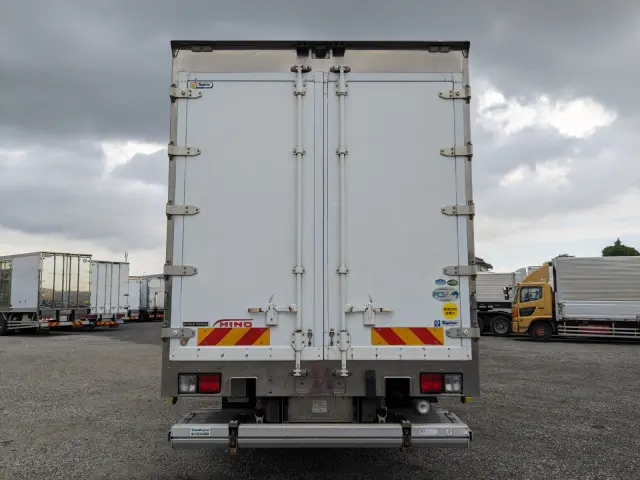 日野 プロフィア QKG-FW1EXBG(8x4)の写真6