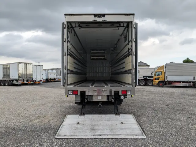 日野 プロフィア QKG-FW1EXBG(8x4)の写真11