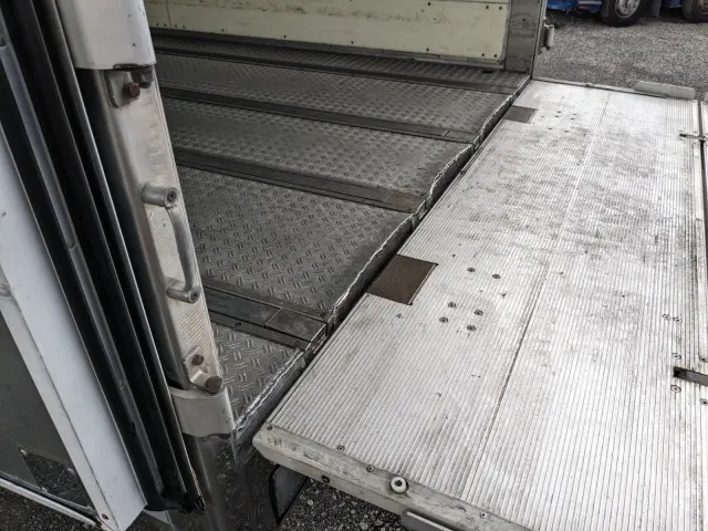 日野 プロフィア QKG-FW1EXBG(8x4)の写真13