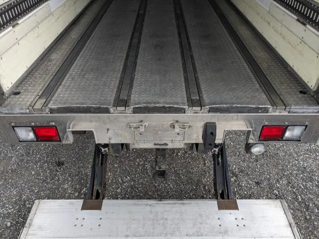 日野 プロフィア QKG-FW1EXBG(8x4)の写真15