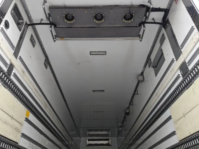 日野 プロフィア QKG-FW1EXBG(8x4)の写真18