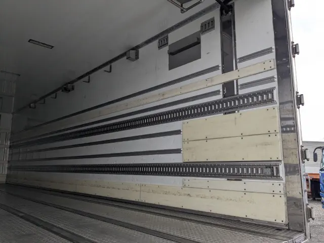 日野 プロフィア QKG-FW1EXBG(8x4)の写真23