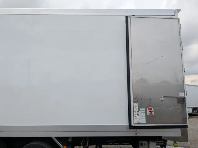 日野 プロフィア QKG-FW1EXBG(8x4)の写真25