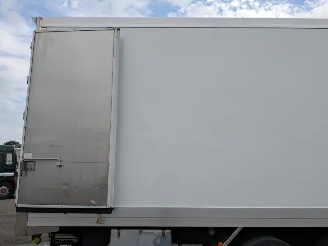 日野 プロフィア QKG-FW1EXBG(8x4)の写真32