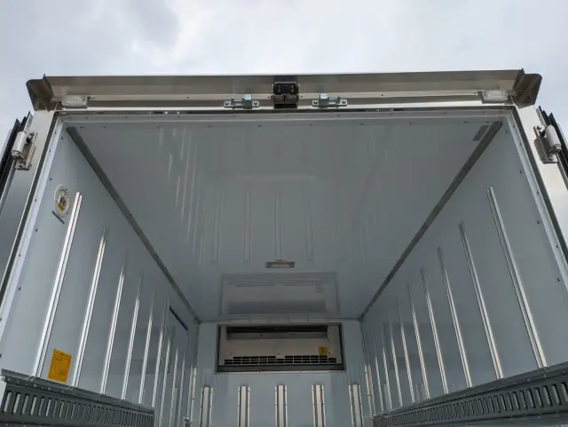 三菱 キャンター 2RG-FBAV0(2WD)の写真13