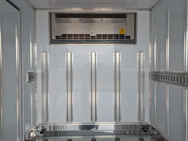 三菱 キャンター 2RG-FBAV0(2WD)の写真17