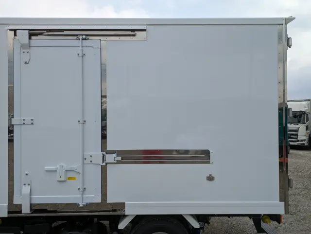 三菱 キャンター 2RG-FBAV0(2WD)の写真22