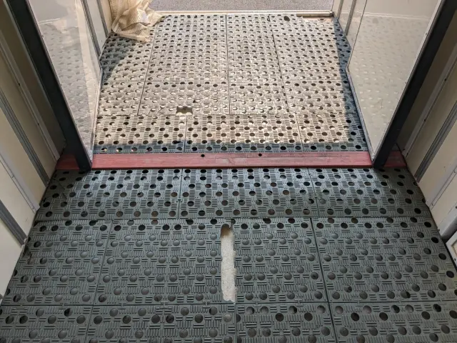 いすゞ エルフ TKG-NLR85AN(2WD)の写真26