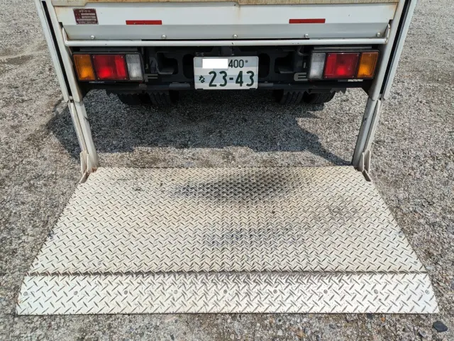 いすゞ エルフ TRG-NKR85A(2WD)の写真13