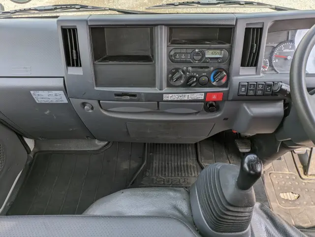 いすゞ エルフ TRG-NKR85A(2WD)の写真33