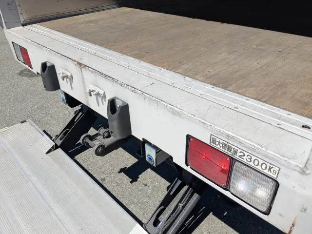 いすゞ フォワード 2RG-FRR90T2(2WD)の写真12