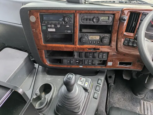 いすゞ ギガ 2PG-CYJ77C(8x4)の写真25