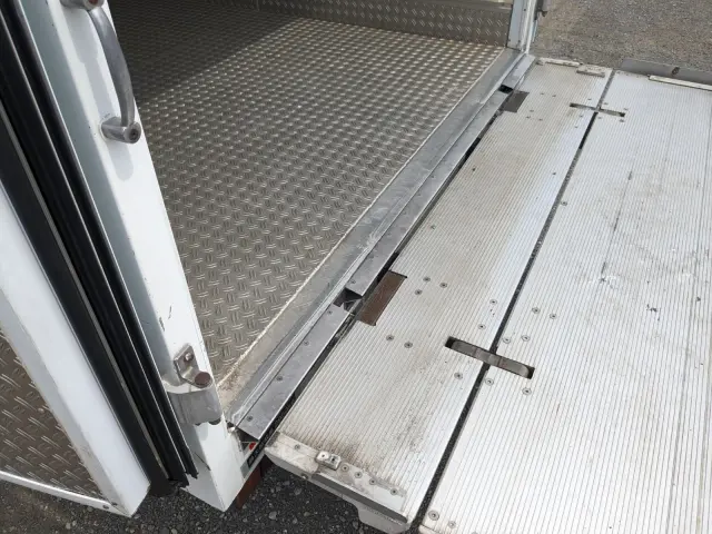 いすゞ エルフ TPG-NPR85AN(2WD)の写真12
