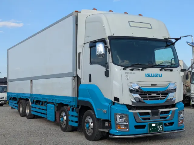 いすゞ ギガ 2PG-CYJ77C(8x4)の写真2