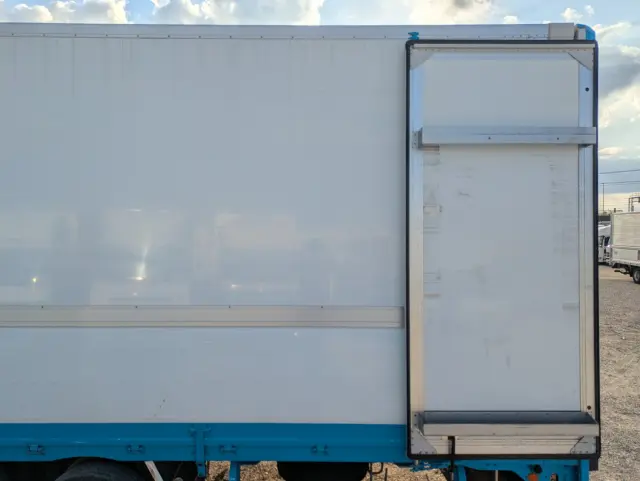 いすゞ ギガ 2PG-CYJ77C(8x4)の写真14