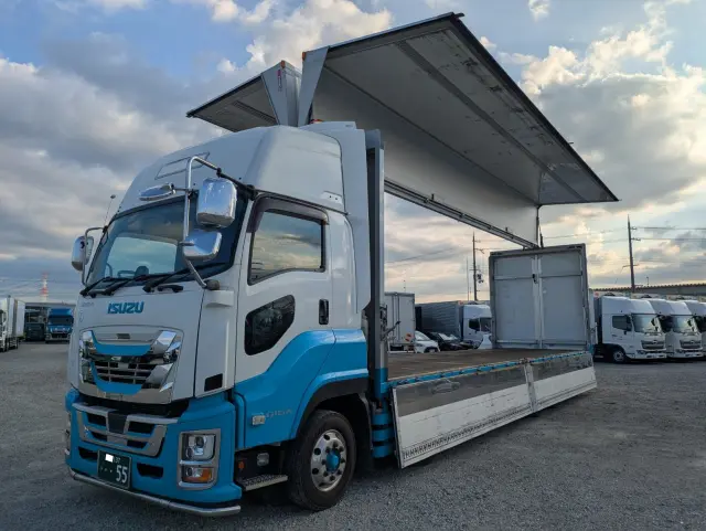 いすゞ ギガ 2PG-CYJ77C(8x4)の写真37
