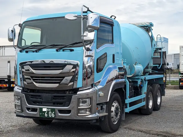 いすゞ ギガ 2KG-CXZ60CT(6x4)の写真1