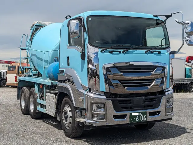 いすゞ ギガ 2KG-CXZ60CT(6x4)の写真2