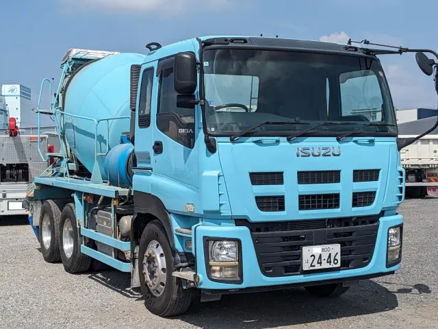 いすゞ ギガ QKG-CXZ77AT(6x4)の写真2