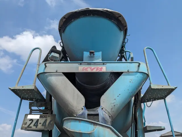 いすゞ ギガ QKG-CXZ77AT(6x4)の写真9