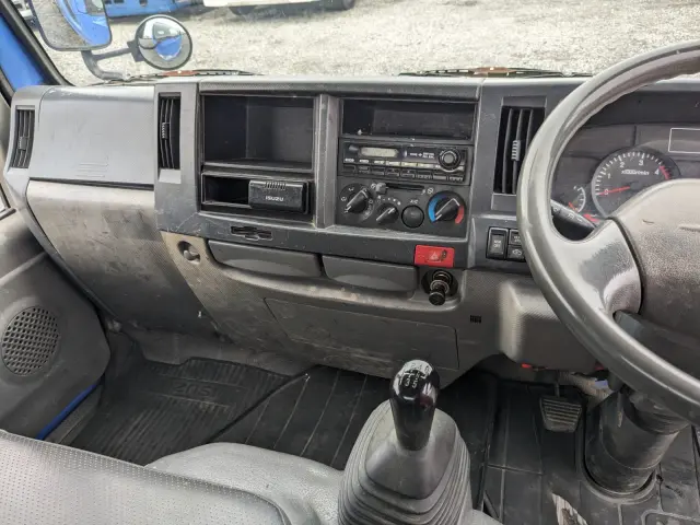 いすゞ エルフ TKG-NKR85AD(2WD)の写真24