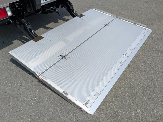 三菱 ファイター 2KG-FK65F(2WD)の写真9