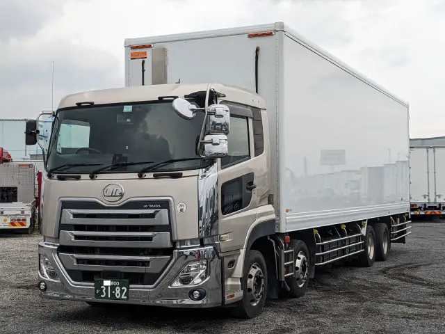 UD クオン 2PG-CG5CA(8x4)の写真1