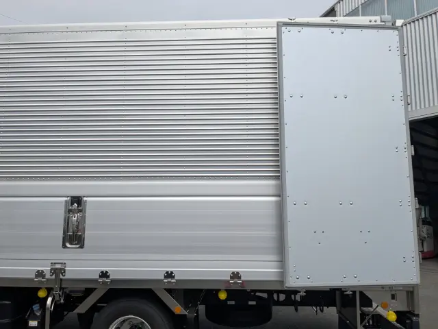 三菱 ファイター 2KG-FK65F(2WD)の写真9