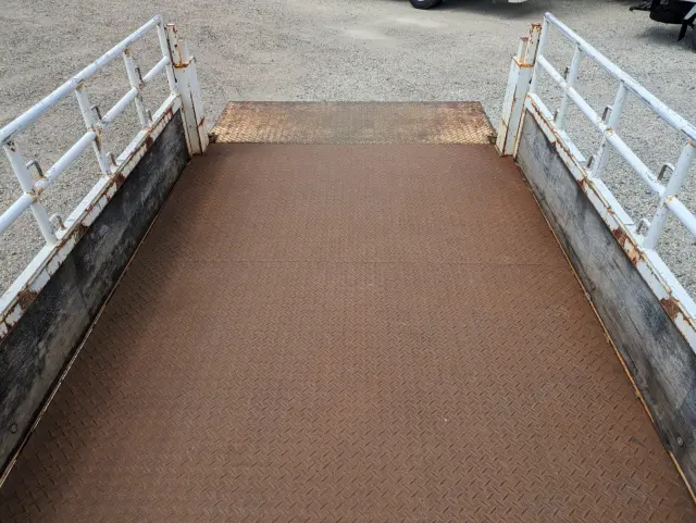 いすゞ エルフ TKG-NPR85AR(2WD)の写真15