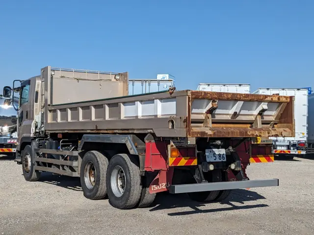 いすゞ ギガ QKG-CYZ77BM(6x4)の写真4