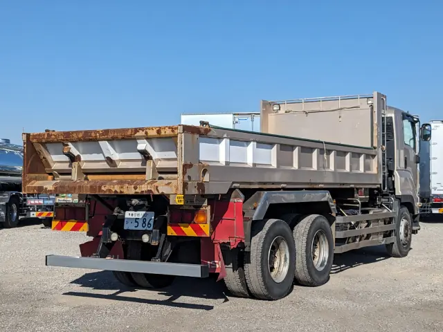いすゞ ギガ QKG-CYZ77BM(6x4)の写真5