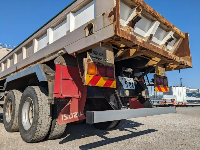 いすゞ ギガ QKG-CYZ77BM(6x4)の写真7