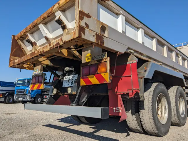 いすゞ ギガ QKG-CYZ77BM(6x4)の写真8