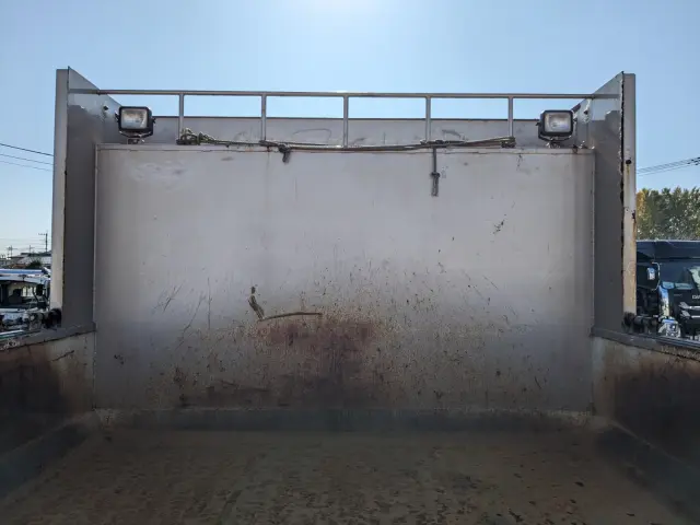 いすゞ ギガ QKG-CYZ77BM(6x4)の写真13