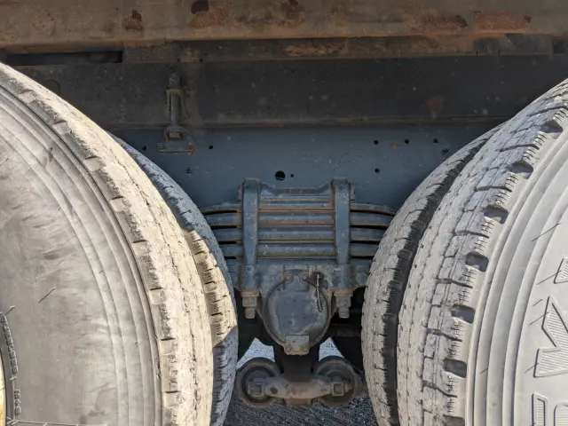 いすゞ ギガ QKG-CYZ77BM(6x4)の写真16