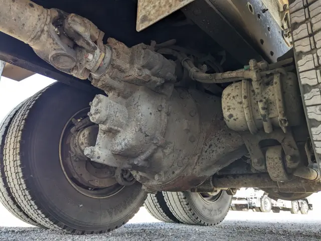 いすゞ ギガ QKG-CYZ77BM(6x4)の写真17