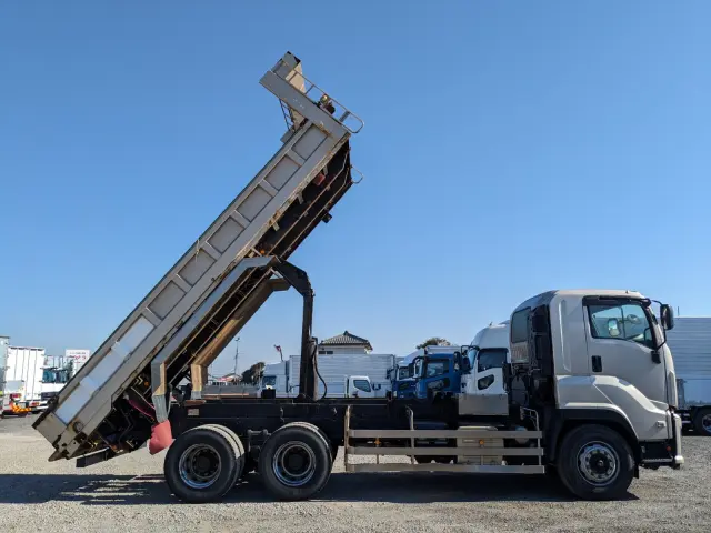 いすゞ ギガ QKG-CYZ77BM(6x4)の写真24