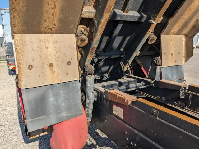 いすゞ ギガ QKG-CYZ77BM(6x4)の写真25