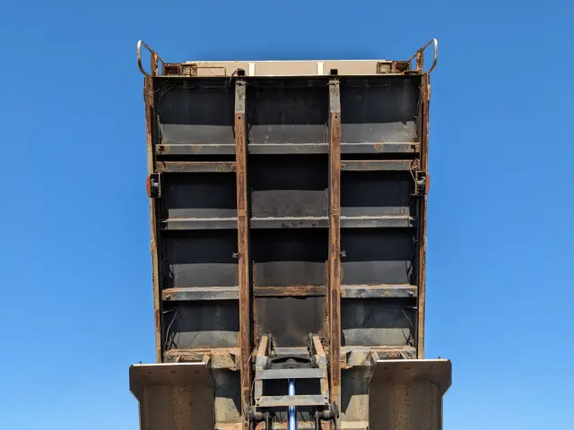 いすゞ ギガ QKG-CYZ77BM(6x4)の写真33