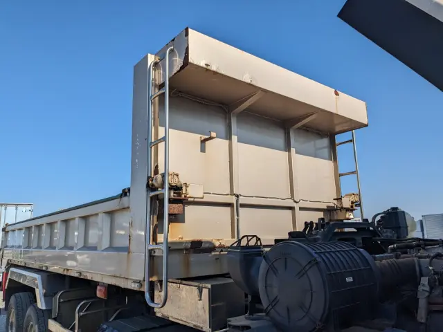 いすゞ ギガ QKG-CYZ77BM(6x4)の写真49