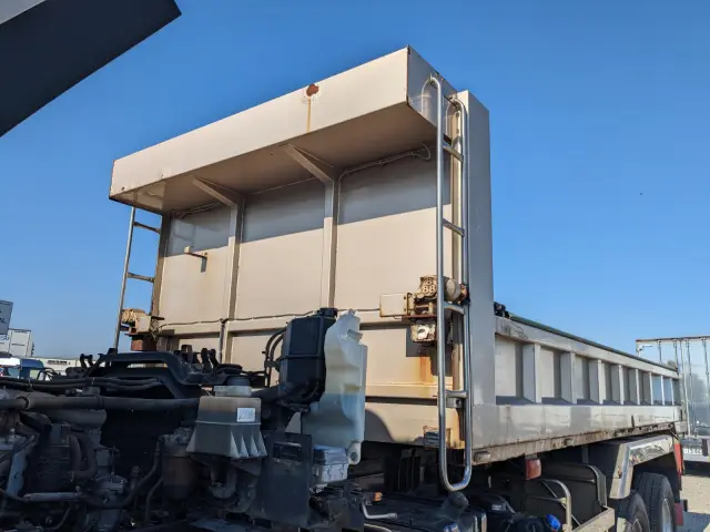 いすゞ ギガ QKG-CYZ77BM(6x4)の写真50