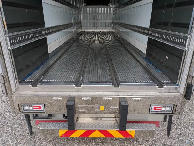 日野 プロフィア 2DG-FW1AHC(8x4)の写真12