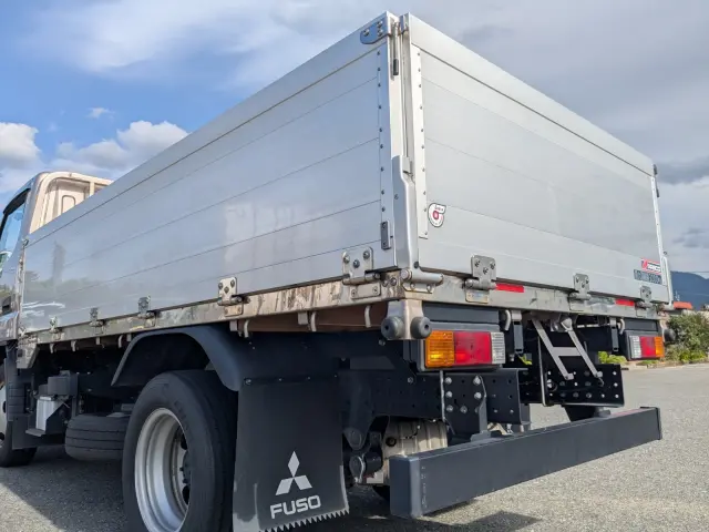三菱 キャンター 2RG-FBAV0(2WD)の写真7