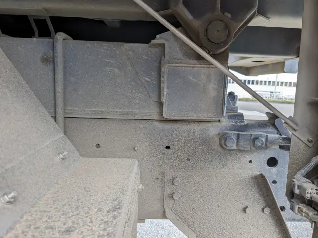 いすゞ ギガ 2PG-CXZ77CT(6x4)の写真9