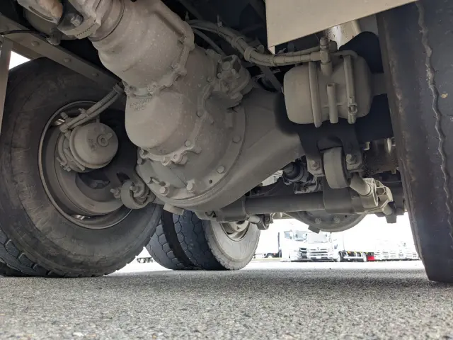 いすゞ ギガ 2PG-CXZ77CT(6x4)の写真11