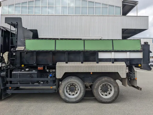 いすゞ ギガ 2PG-CXZ77CT(6x4)の写真15