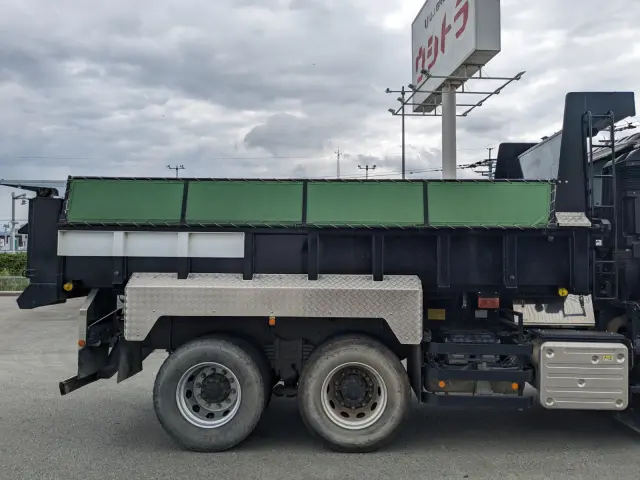 いすゞ ギガ 2PG-CXZ77CT(6x4)の写真16