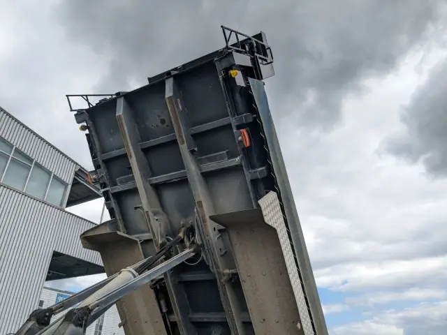 いすゞ ギガ 2PG-CXZ77CT(6x4)の写真28