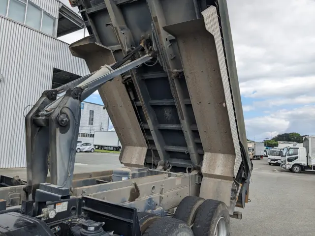 いすゞ ギガ 2PG-CXZ77CT(6x4)の写真29